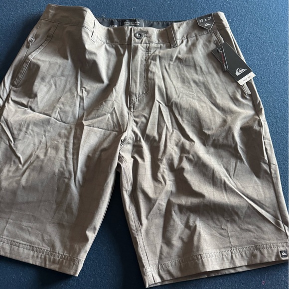 Quiksilver Tan subtle plaid AMPHIBIAN shorts-versatile for IN & OUT of the water - Picture 4 of 12